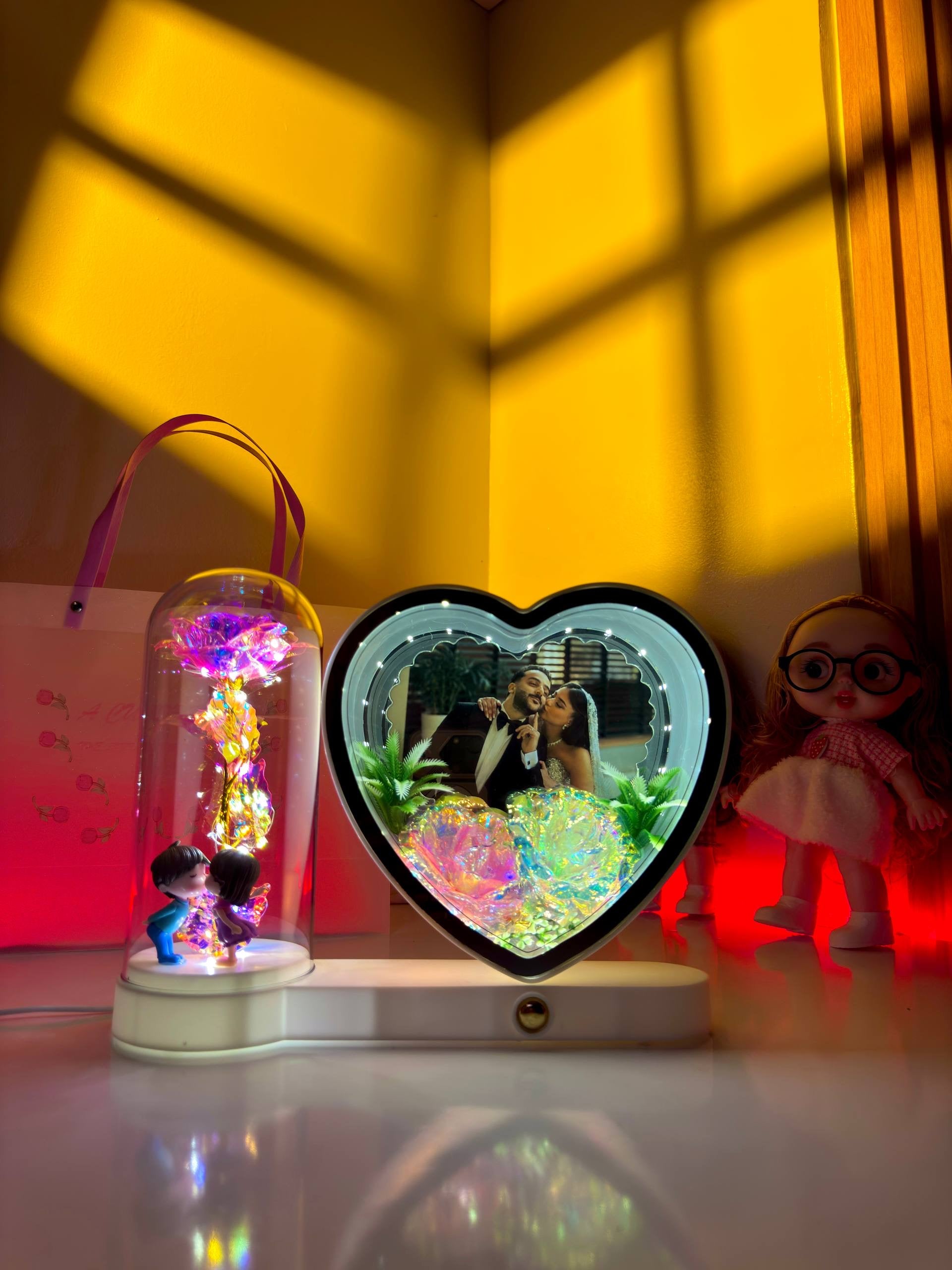 Ayat Gifts heart-shaped magic mirror with personalized couple photo, illuminated rose dome, and kissing couple figurines