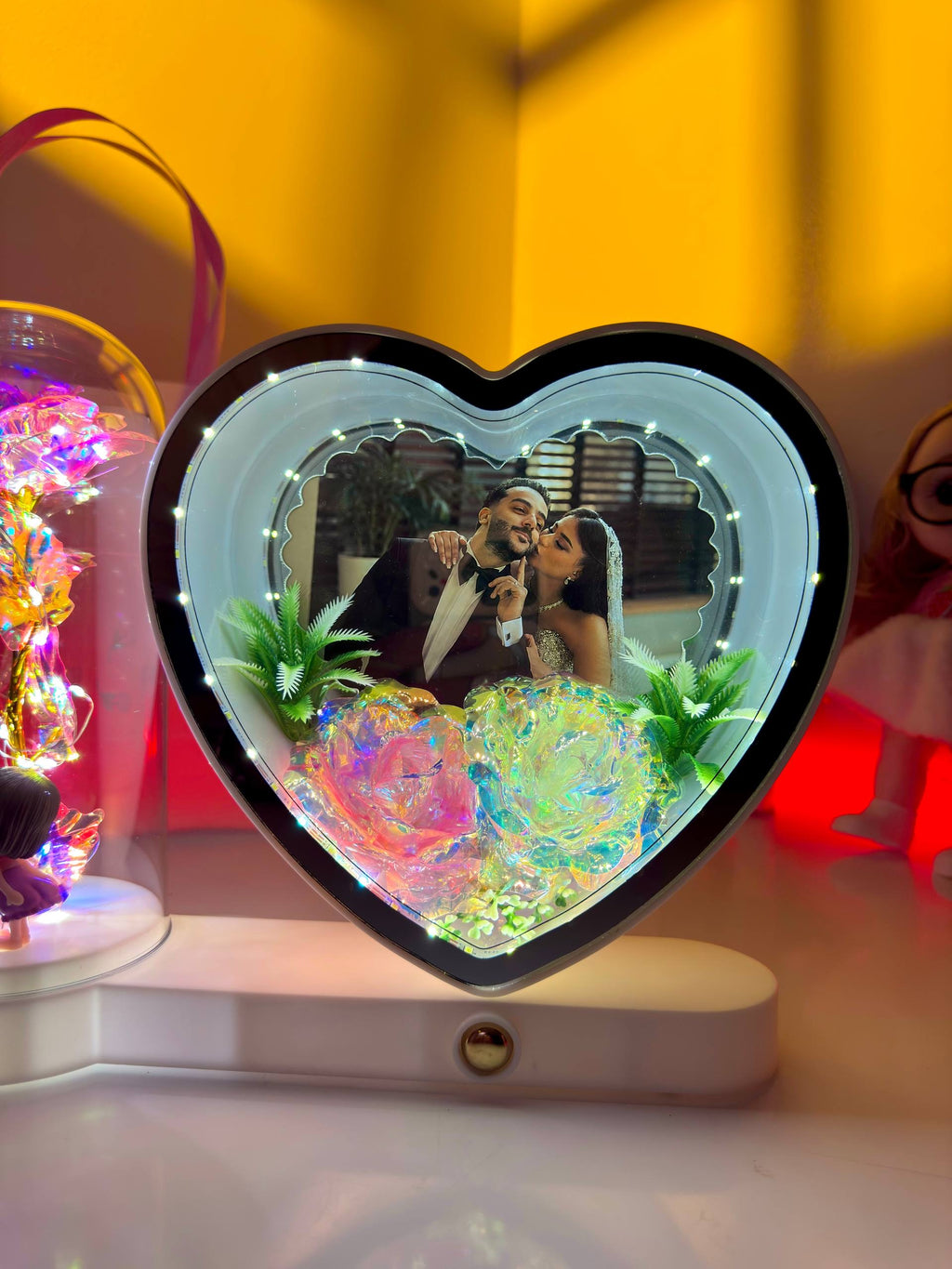 Ayat Gifts heart-shaped magic mirror with personalized couple photo, illuminated rose dome, and kissing couple figurines